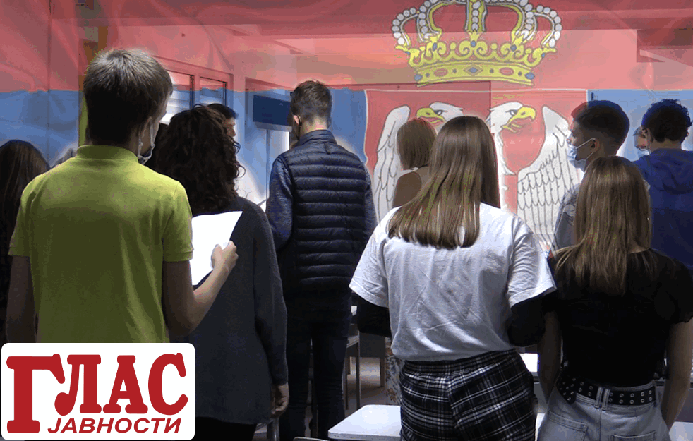 POČETAK ŠKOLSKE GODINE UZ SRPSKU HIMNU: NIŠTA DRUGO IPAK NIJE DRUGAČIJE (VIDEO)  
 